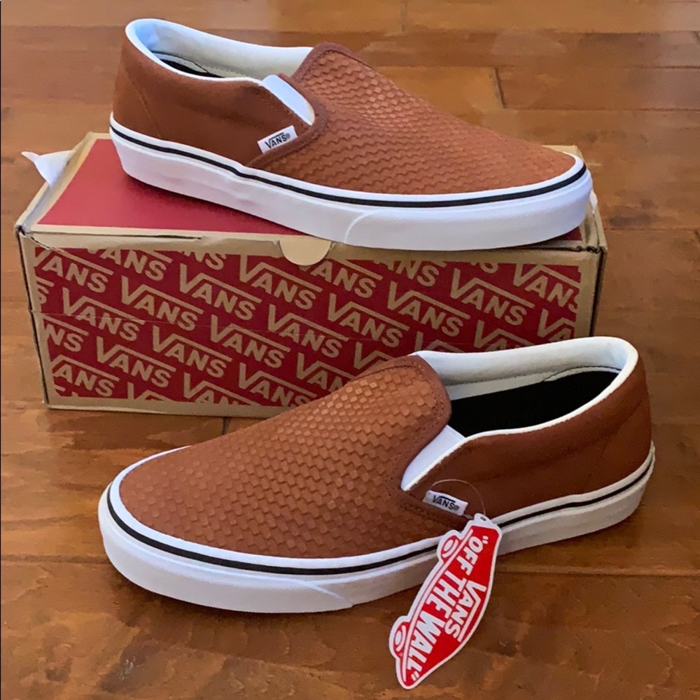 NWT Vans Sequoia embossed suede slip-on